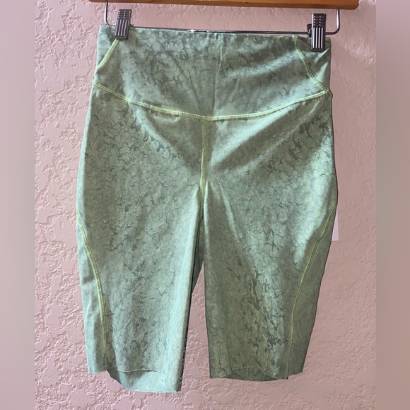 Lululemon Base Pace High-Rise Short 8" in City Grit Green Multi ~ Size 4 New - Picture 10 of 15